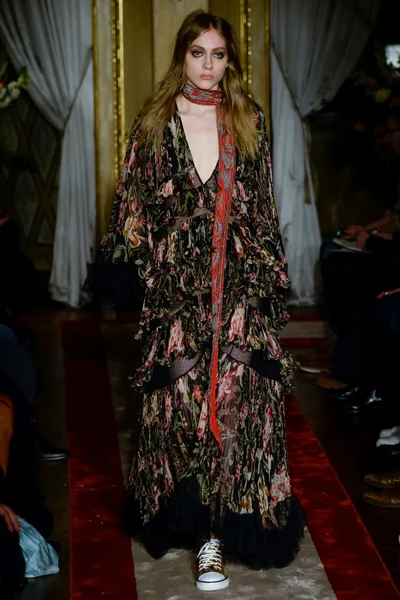 Look 18